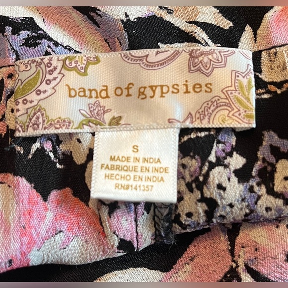 Band of Gypsies Rose and Lilac Floral Wrap Skirt - Picture 14 of 14